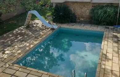 Imagem: A casa à venda possui 4 Dormitórios, 2 Banheiros e 400m²