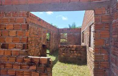 Imagem: A casa possui 2 Dormitórios, 2 Banheiros e está localizado