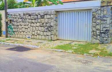 Imagem: A casa possui 5 Dormitórios, 3 Banheiros, 120m² de Área e