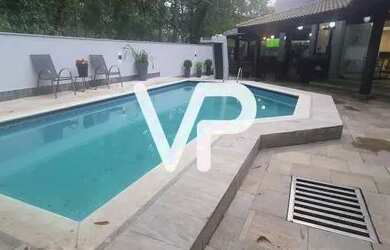 Imagem: A casa possui 4 Dormitórios, 5 Banheiros, 5 Vagas na garagem