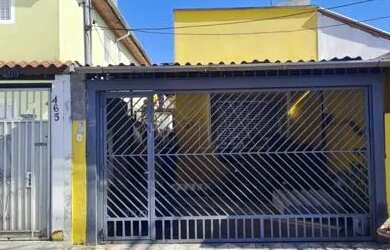 Imagem: A casa possui 2 Dormitórios, 1 Banheiro, 2 Vagas na garagem