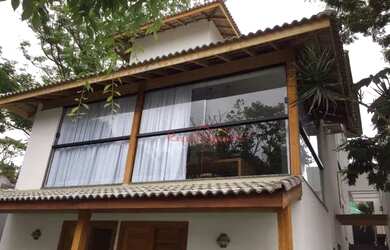 Imagem: A casa à venda possui 4 Dormitórios, 5 Banheiros e 250m²