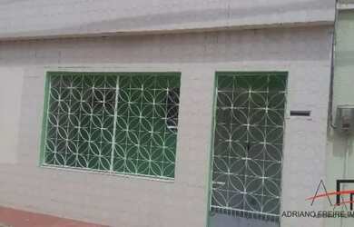 Imagem: A casa possui 4 Dormitórios, 2 Banheiros, 1 Vaga na garagem