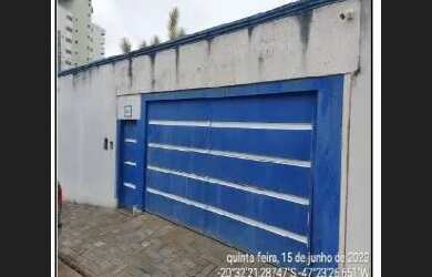 Imagem: A casa possui 4 Dormitórios, 1 Banheiro, 2 Vagas na garagem