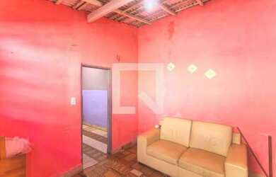 Imagem: A casa possui 1 Dormitório, 1 Banheiro, 1 Vaga na garagem