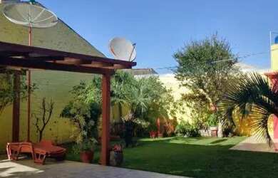 Imagem: A casa possui 3 Dormitórios, 2 Banheiros, 2 Vagas na garagem