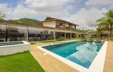 Imagem: A casa possui 5 Dormitórios, 5 Banheiros, 4 Vagas na garagem