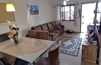 Imagem: A casa possui 2 Dormitórios, 1 Banheiro, 4 Vagas na garagem