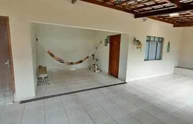 Imagem: A casa possui 2 Dormitórios, 1 Banheiro, 2 Vagas na garagem