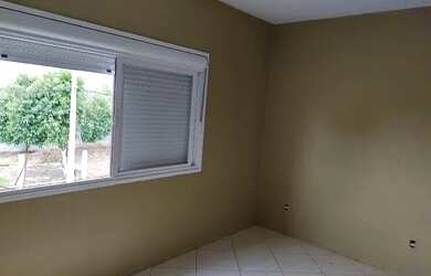 Imagem: A casa possui 2 Dormitórios, 2 Banheiros, 2 Vagas na garagem