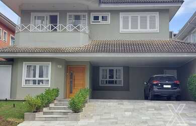 Imagem: A casa possui 4 Dormitórios, 5 Banheiros, 4 Vagas na garagem