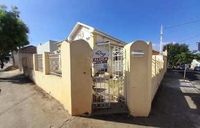 Imagem: A casa possui 3 Dormitórios, 3 Banheiros, 1 Vaga na garagem