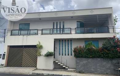 Imagem: A casa possui 5 Dormitórios, 5 Banheiros, 3 Vagas na garagem