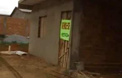 Imagem: A casa possui 4 Dormitórios, 2 Banheiros, 3 Vagas na garagem