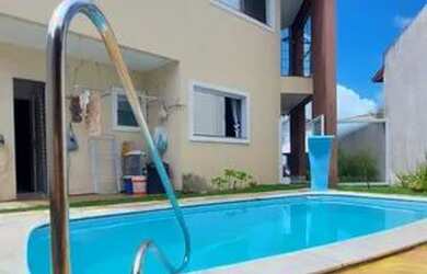 Imagem: A casa possui 3 Dormitórios, 3 Banheiros, 4 Vagas na garagem