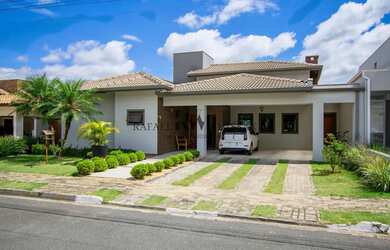 Imagem: A casa em condomínio possui 4 Dormitórios, 4 Banheiros, 4