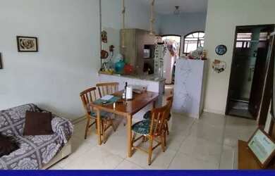 Imagem: A casa possui 2 Dormitórios, 1 Banheiro, 1 Vaga na garagem