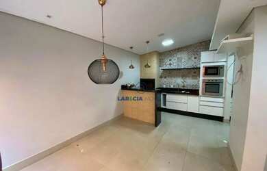 Imagem: A casa em condomínio possui 3 Dormitórios, 3 Banheiros, 2