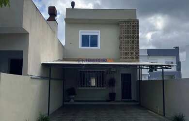 Imagem: A casa à venda possui 2 Dormitórios, 2 Banheiros, 3 Vagas