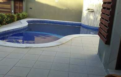 Imagem: A casa possui 5 Dormitórios, 5 Banheiros, 4 Vagas na garagem