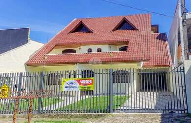 Imagem: A casa possui 4 Dormitórios, 5 Banheiros, 5 Vagas na garagem