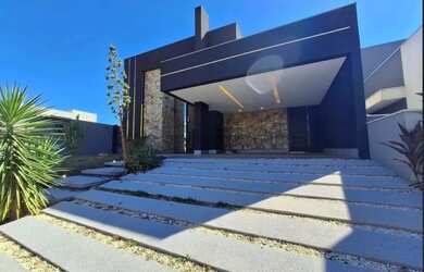 Imagem: A casa em condomínio possui 1 Dormitório, 5 Banheiros, 4 Vagas