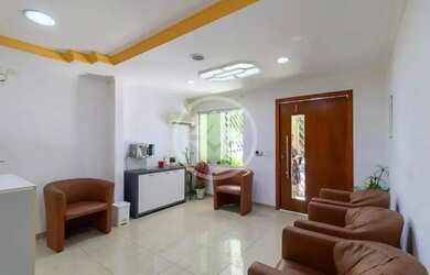 Imagem: A casa possui 3 Dormitórios, 4 Banheiros e 180m² de Área