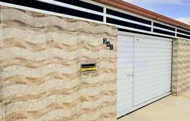 Imagem: A casa possui 2 Dormitórios, 2 Banheiros, 2 Vagas na garagem