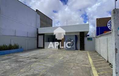 Imagem: A casa possui 5 Dormitórios, 5 Banheiros, 4 Vagas na garagem