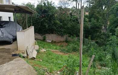 Imagem: O terreno possui 98m² de Área e está localizado em Abranches