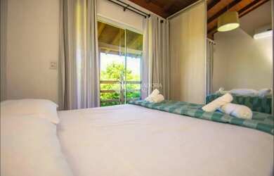 Imagem 4: Casa com amplo terreno na Praia do Rosa - Conforto e localização privilegiada