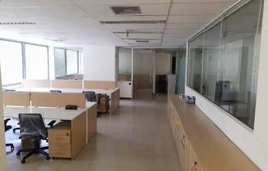 Imagem: O depósito possui 5 Vagas na garagem, 500m² de Área e está