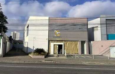 Imagem: O depósito possui 4 Vagas na garagem e 600m² de Área e está