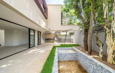 Imagem: A casa em condomínio possui 4 Dormitórios, 5 Banheiros, 4