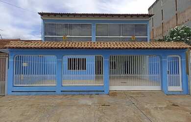 Imagem: A casa possui 5 Dormitórios, 4 Banheiros, 5 Vagas na garagem