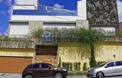 Imagem: A casa possui 4 Dormitórios, 5 Banheiros, 4 Vagas na garagem