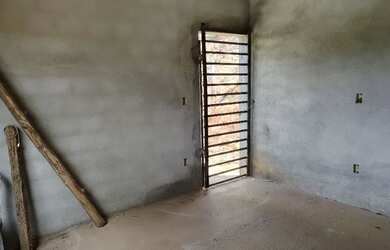 Imagem: A casa possui 1 Dormitório, 1 Banheiro, 200m² de Área e