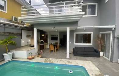 Imagem: A casa em condomínio possui 4 Dormitórios, 2 Banheiros, 2