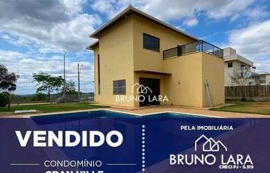 Imagem: A casa em condomínio possui 5 Dormitórios, 4 Banheiros, 5