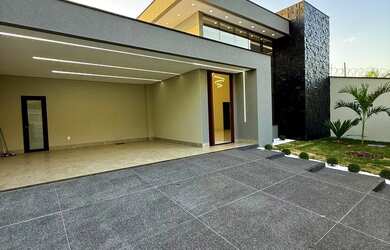 Imagem: A casa possui 3 Dormitórios, 4 Banheiros, 4 Vagas na garagem