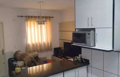 Imagem: O apartamento possui 2 Dormitórios, 1 Banheiro, 1 Vaga na garagem