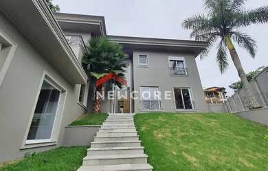 Imagem: A casa em condomínio possui 4 Dormitórios, 5 Banheiros, 4