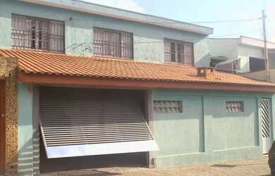 Imagem: A casa possui 3 Dormitórios, 2 Banheiros, 3 Vagas na garagem