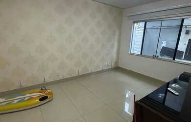 Imagem: A casa em condomínio possui 4 Dormitórios, 4 Banheiros, 2