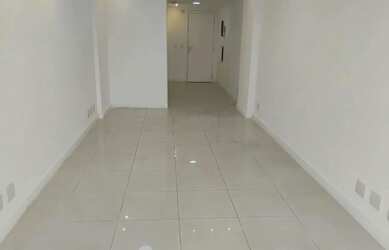 Imagem: O depósito possui 1 Vaga na garagem, 32m² de Área e está