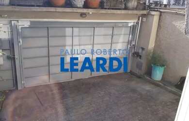 Imagem: A casa possui 4 Dormitórios, 2 Banheiros, 4 Vagas na garagem