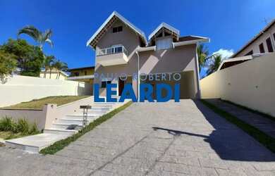 Imagem: A casa em condomínio possui 3 Dormitórios, 4 Banheiros, 4