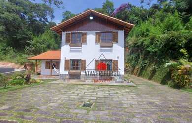 Imagem: A casa possui 4 Dormitórios, 3 Banheiros, 2 Vagas na garagem