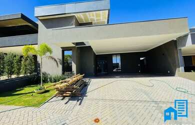 Imagem: A casa em condomínio possui 3 Dormitórios, 4 Banheiros, 4