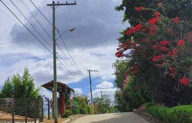 Imagem: O terreno possui 2.050m² de Área e está localizado em Jaboticatubas